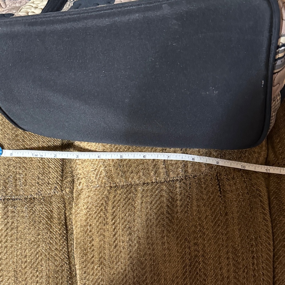 Elegant Patchwork Tote Bag in Navy and Beige - Picture 3 of 6